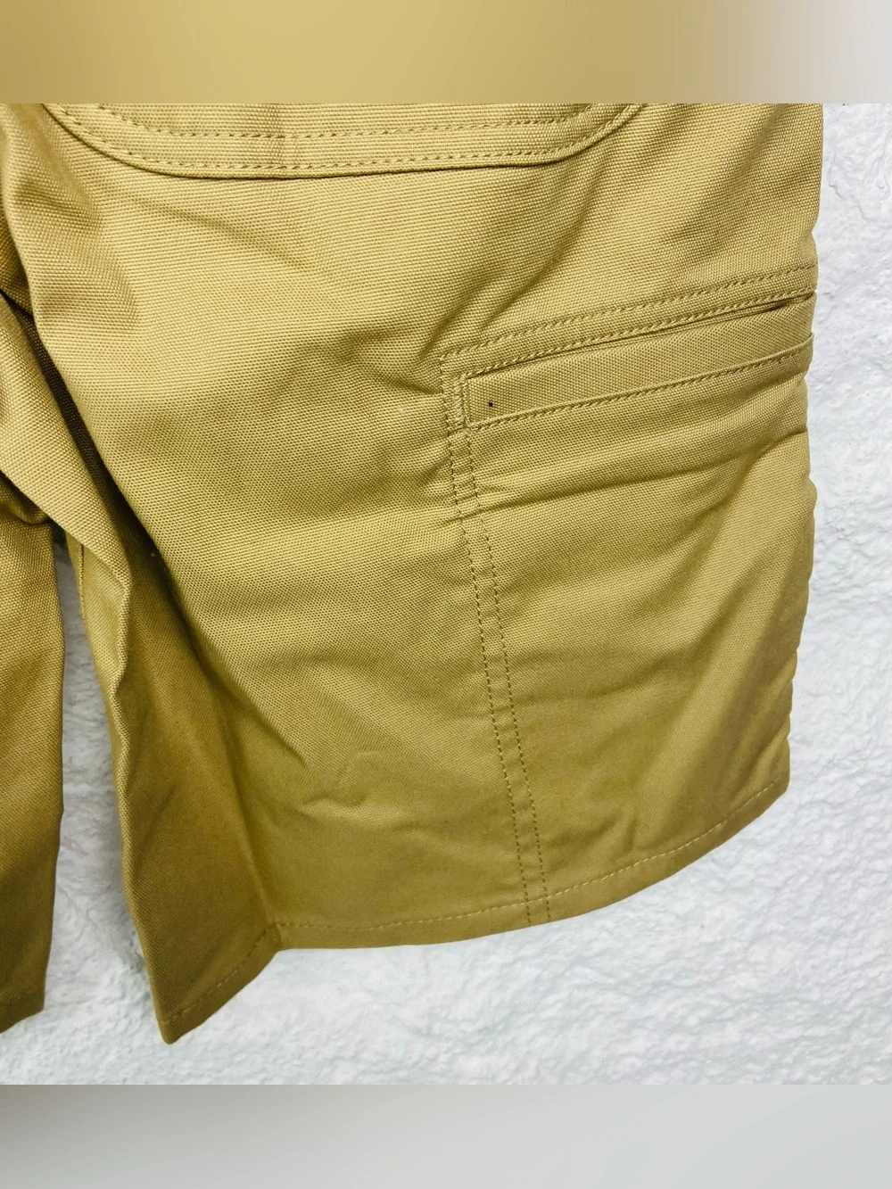 NWT Carhartt rugged professional loose fit Tan Work Bermudas - Straight Fit SZ 4